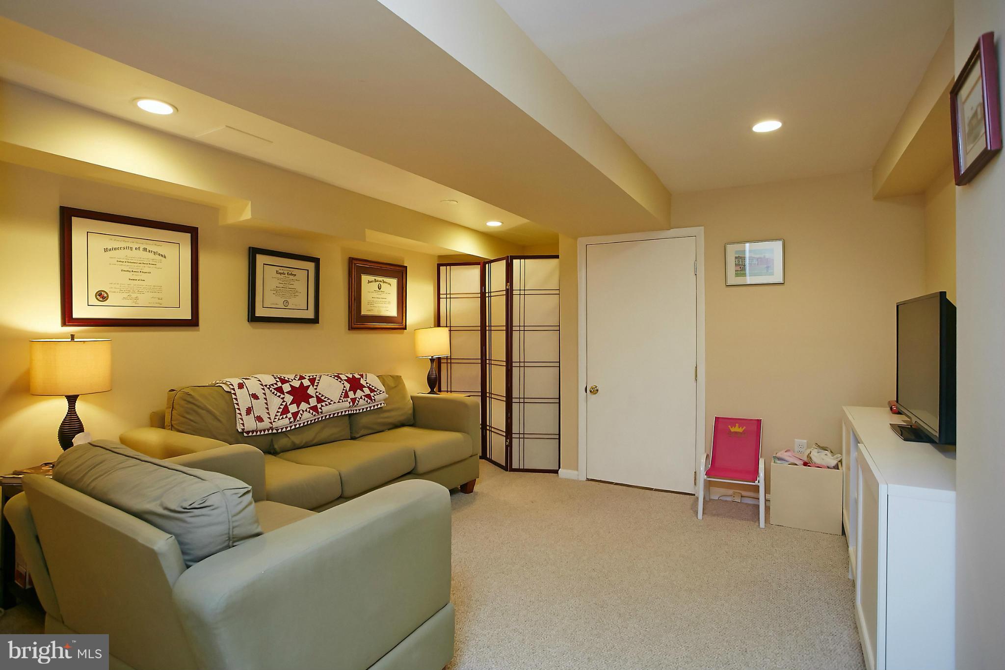 9912 Cherry Tree Lane Silver Spring, MD 20901 - Photo 24 of 30 Family Room