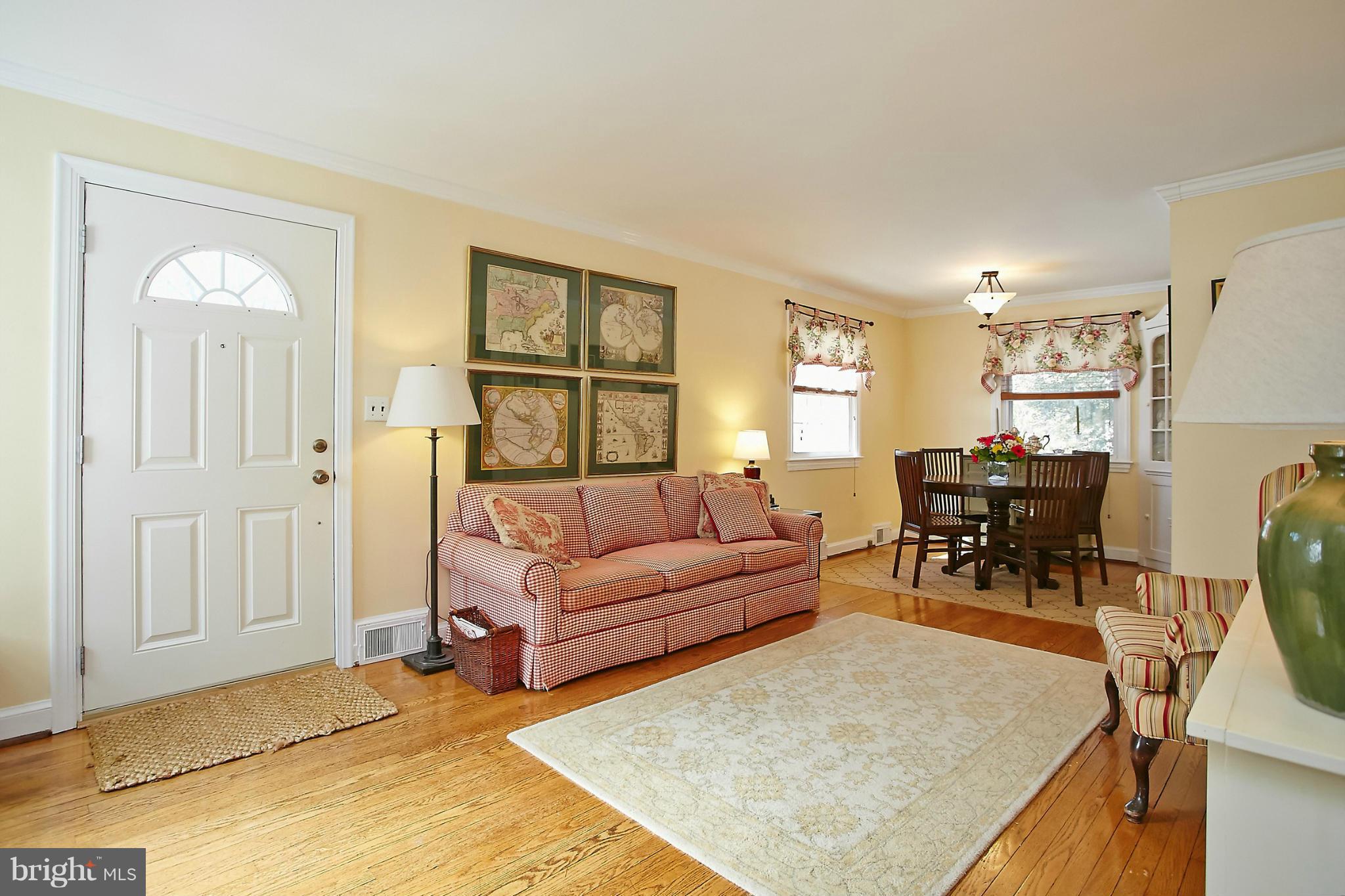 9912 Cherry Tree Lane Silver Spring, MD 20901 - Photo 5 of 30 Living Room