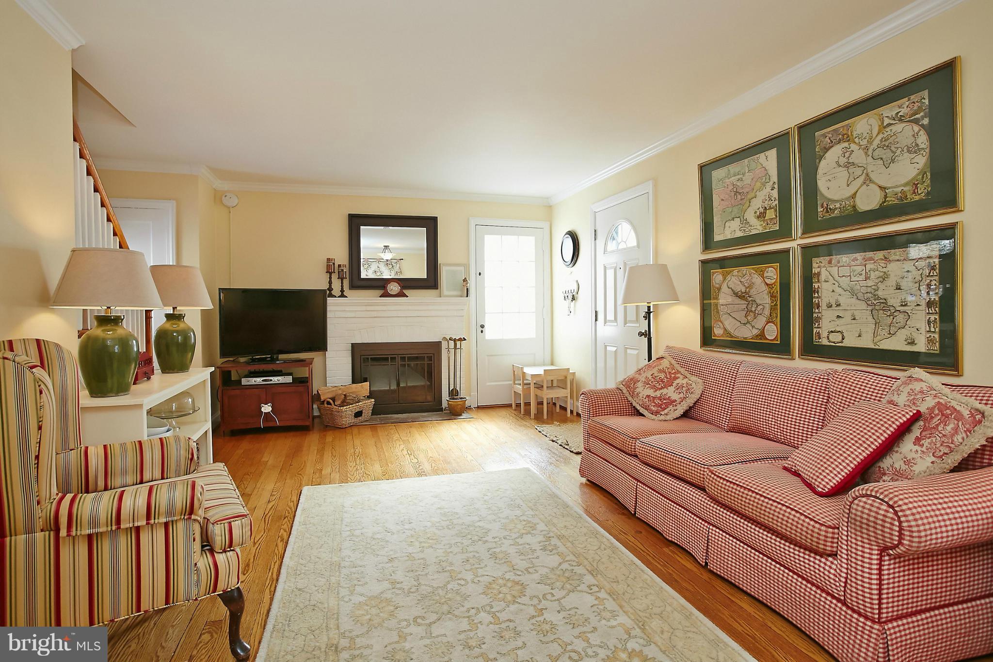 9912 Cherry Tree Lane Silver Spring, MD 20901 - Photo 7 of 30 Living Room