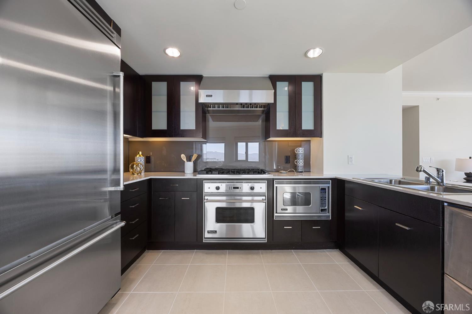 355 1st Street, Unit S2503 San Francisco, CA 94105 - Photo 19 of 67 a kitchen with a stove and a refrigerator