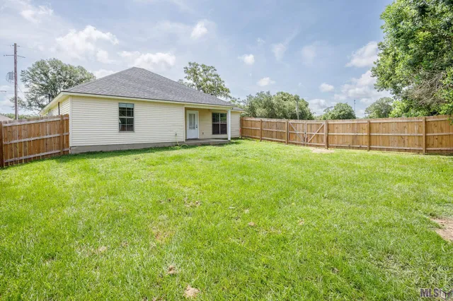 $235,000 | 11319 Peggy Street, St. Amant, LA 70774