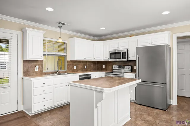 $235,000 | 11319 Peggy Street, St. Amant, LA 70774