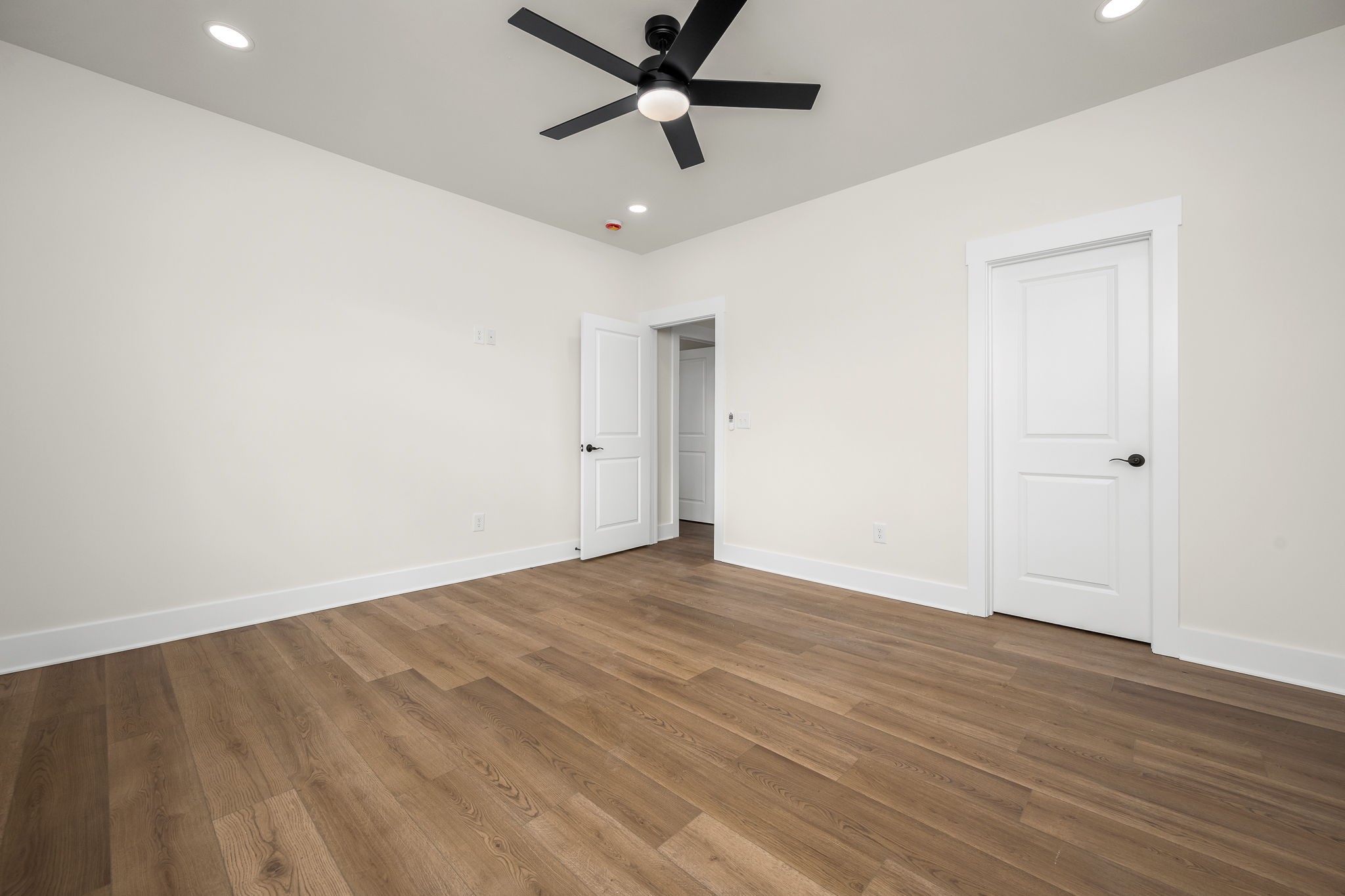 4151 Asbury Road Manchester, TN 37355 - Photo 18 of 32 an empty room with wooden floor and a ceiling fan