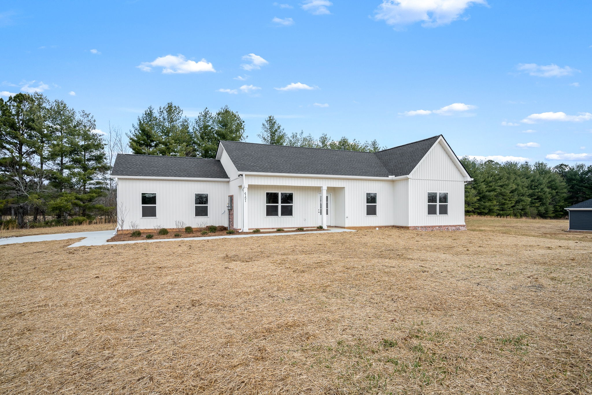 4151 Asbury Road Manchester, TN 37355 - Photo 2 of 32 a large white house with a large trees with wooden fence