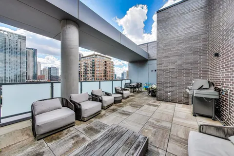 $1,399,000 | 360 West Erie Street, Unit 5D, Chicago, IL 60654