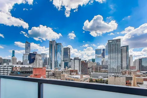 $1,399,000 | 360 West Erie Street, Unit 5D, Chicago, IL 60654