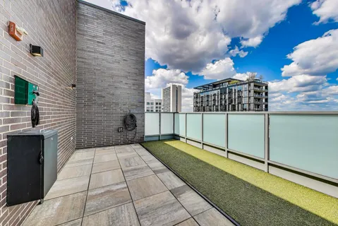 $1,399,000 | 360 West Erie Street, Unit 5D, Chicago, IL 60654