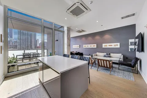 $1,399,000 | 360 West Erie Street, Unit 5D, Chicago, IL 60654