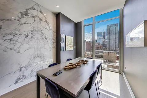 $1,399,000 | 360 West Erie Street, Unit 5D, Chicago, IL 60654