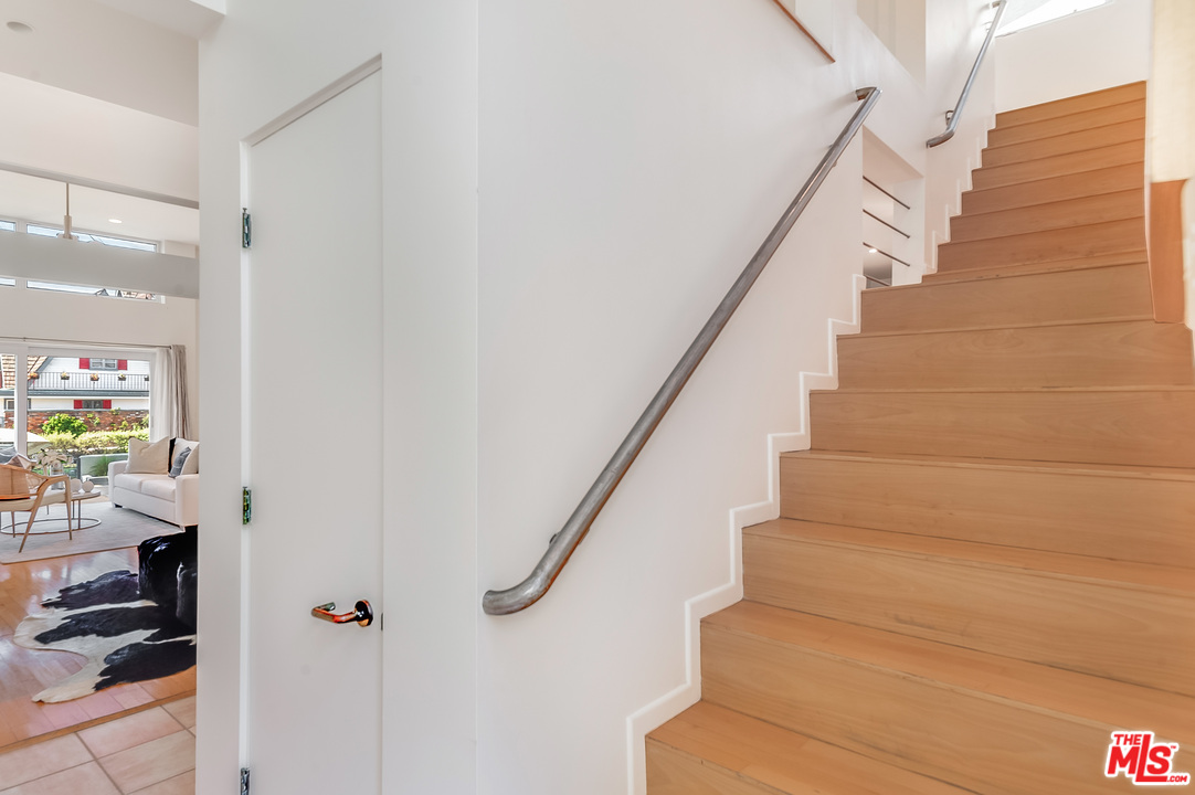 2331 Eastern Canal Venice, CA 90291 - Photo 11 of 32