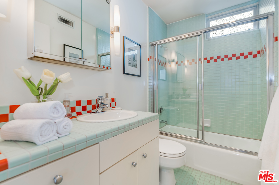 2331 Eastern Canal Venice, CA 90291 - Photo 14 of 32