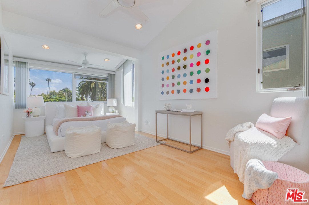 2331 Eastern Canal Venice, CA 90291 - Photo 16 of 32