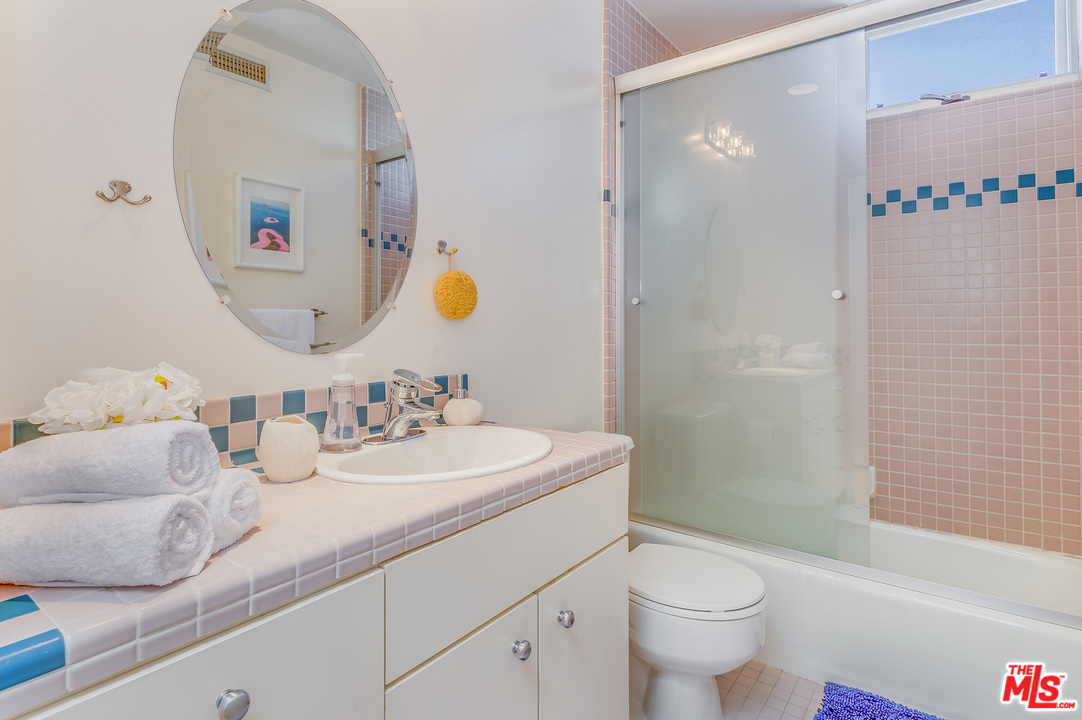 2331 Eastern Canal Venice, CA 90291 - Photo 17 of 32