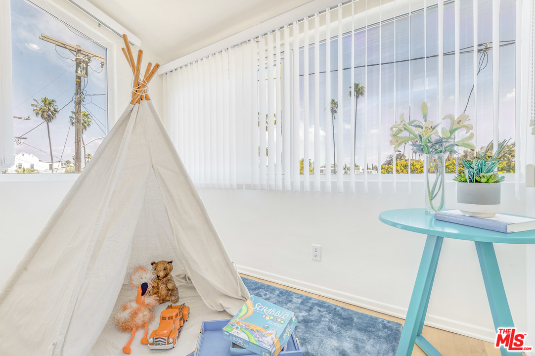 2331 Eastern Canal Venice, CA 90291 - Photo 19 of 32