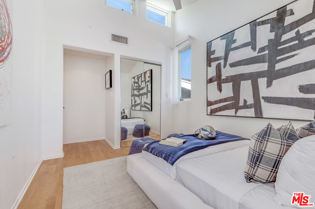 2331 Eastern Canal Venice, CA 90291 - Photo 20 of 32