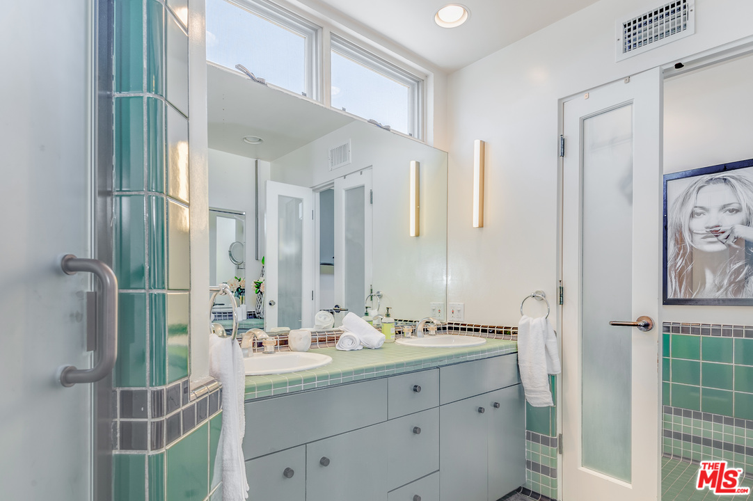 2331 Eastern Canal Venice, CA 90291 - Photo 24 of 32