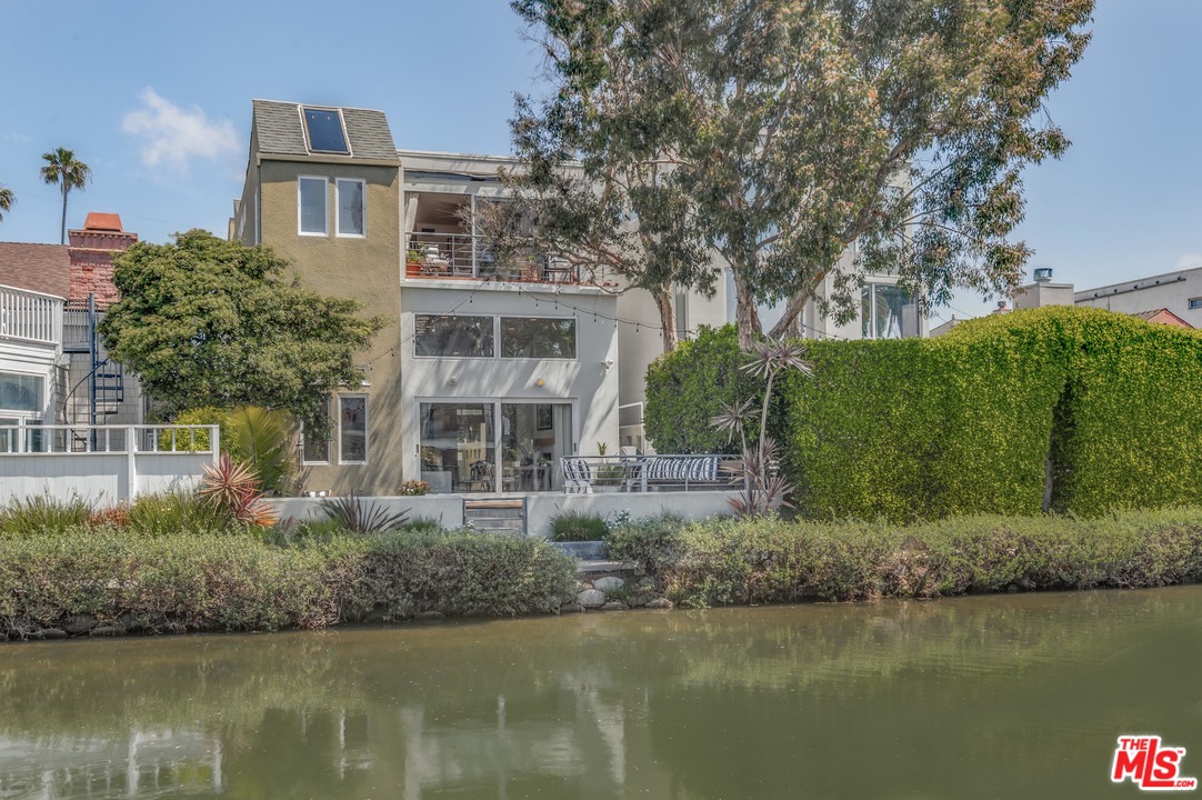 2331 Eastern Canal Venice, CA 90291 - Photo 29 of 32