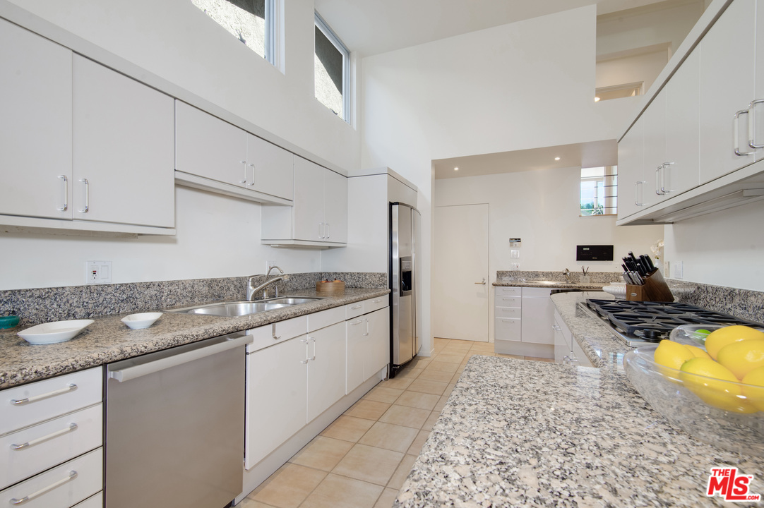 2331 Eastern Canal Venice, CA 90291 - Photo 7 of 32