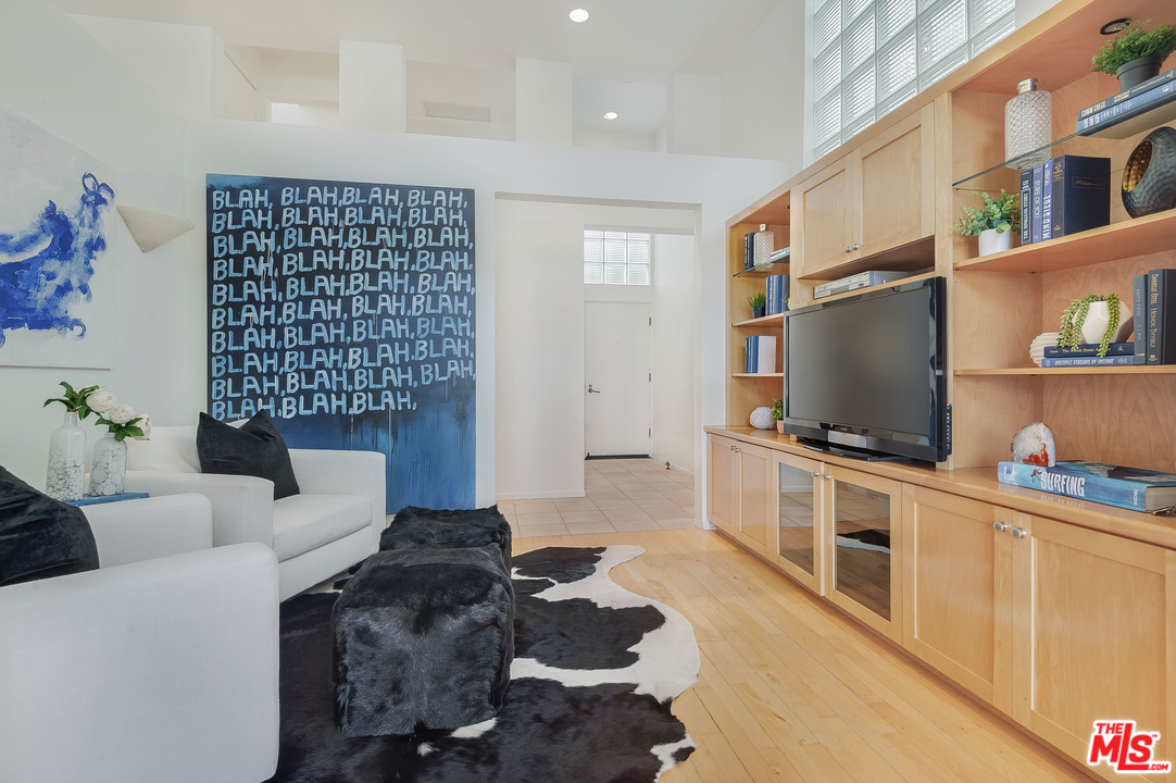 2331 Eastern Canal Venice, CA 90291 - Photo 10 of 32