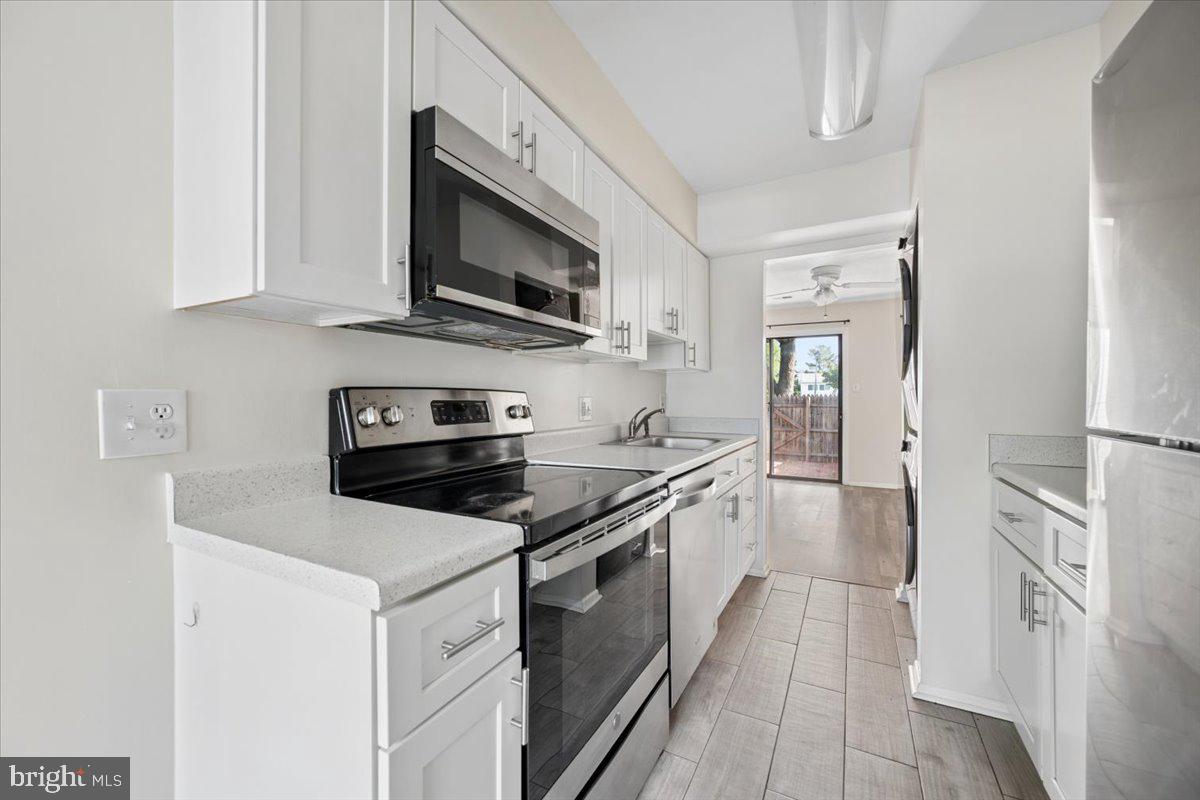 17445 Hoskinson Road Poolesville, MD 20837 - Photo 17 of 66 Upgraded Kitchen!