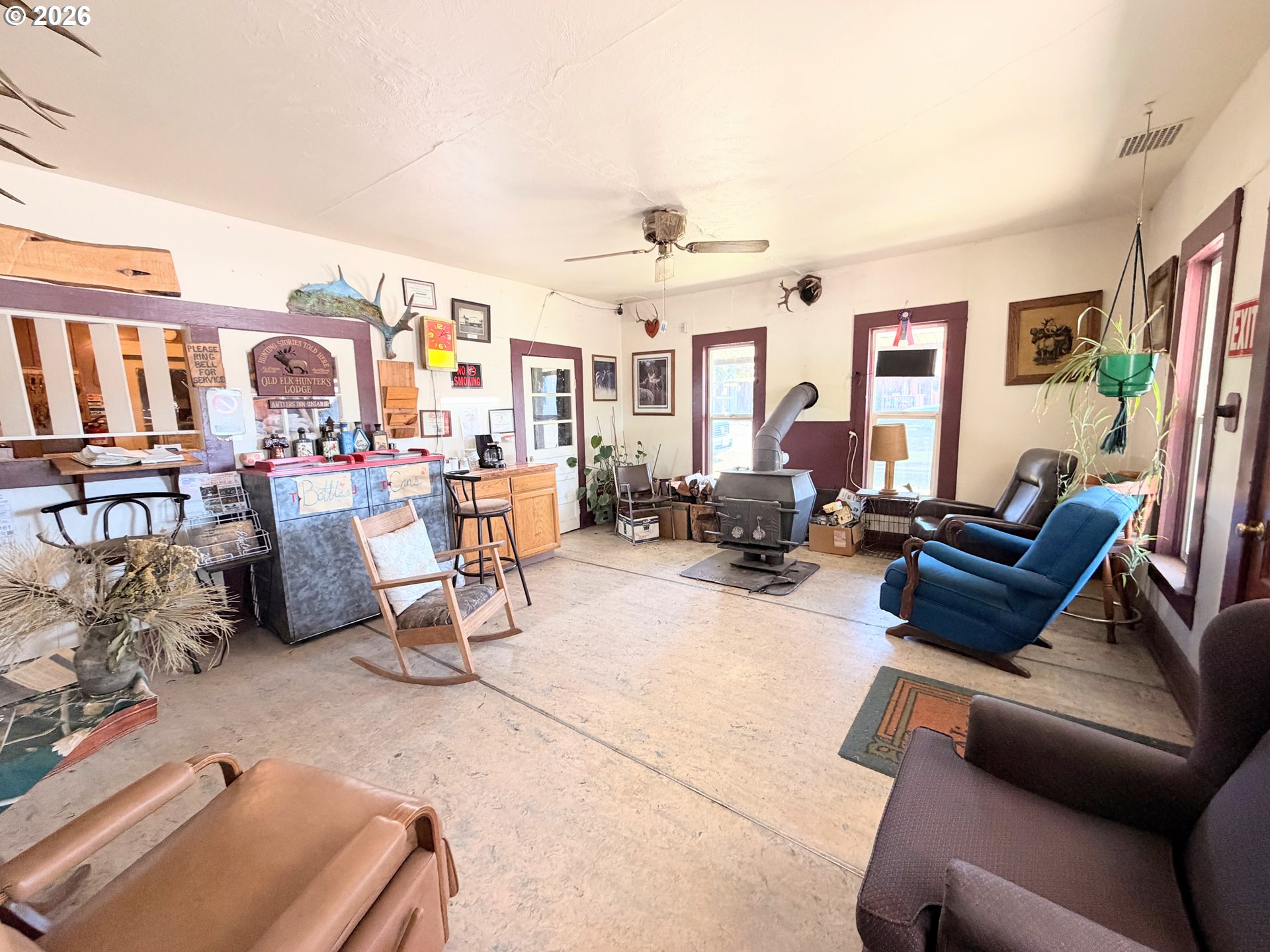 101 Main Street Ukiah, OR 97880 - Photo 5 of 17 a living room with furniture gym equipment and a large window