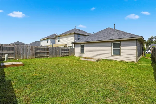 $1,800 | 1223 Blue Hazel Court, Pinehurst, TX 77362