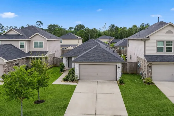 $1,800 | 1223 Blue Hazel Court, Pinehurst, TX 77362