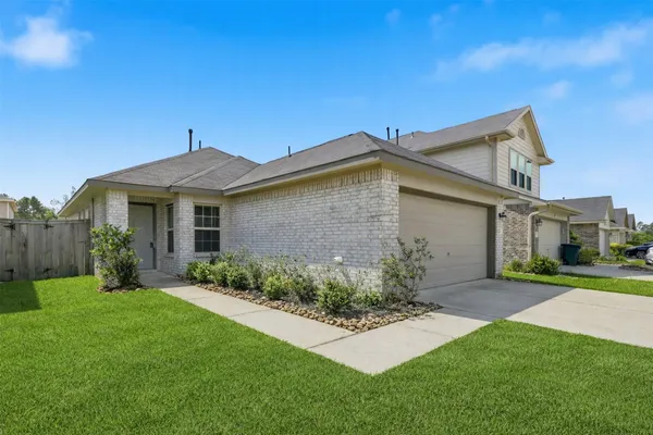 $1,800 | 1223 Blue Hazel Court, Pinehurst, TX 77362