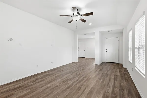$1,800 | 1223 Blue Hazel Court, Pinehurst, TX 77362
