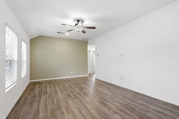 $1,800 | 1223 Blue Hazel Court, Pinehurst, TX 77362