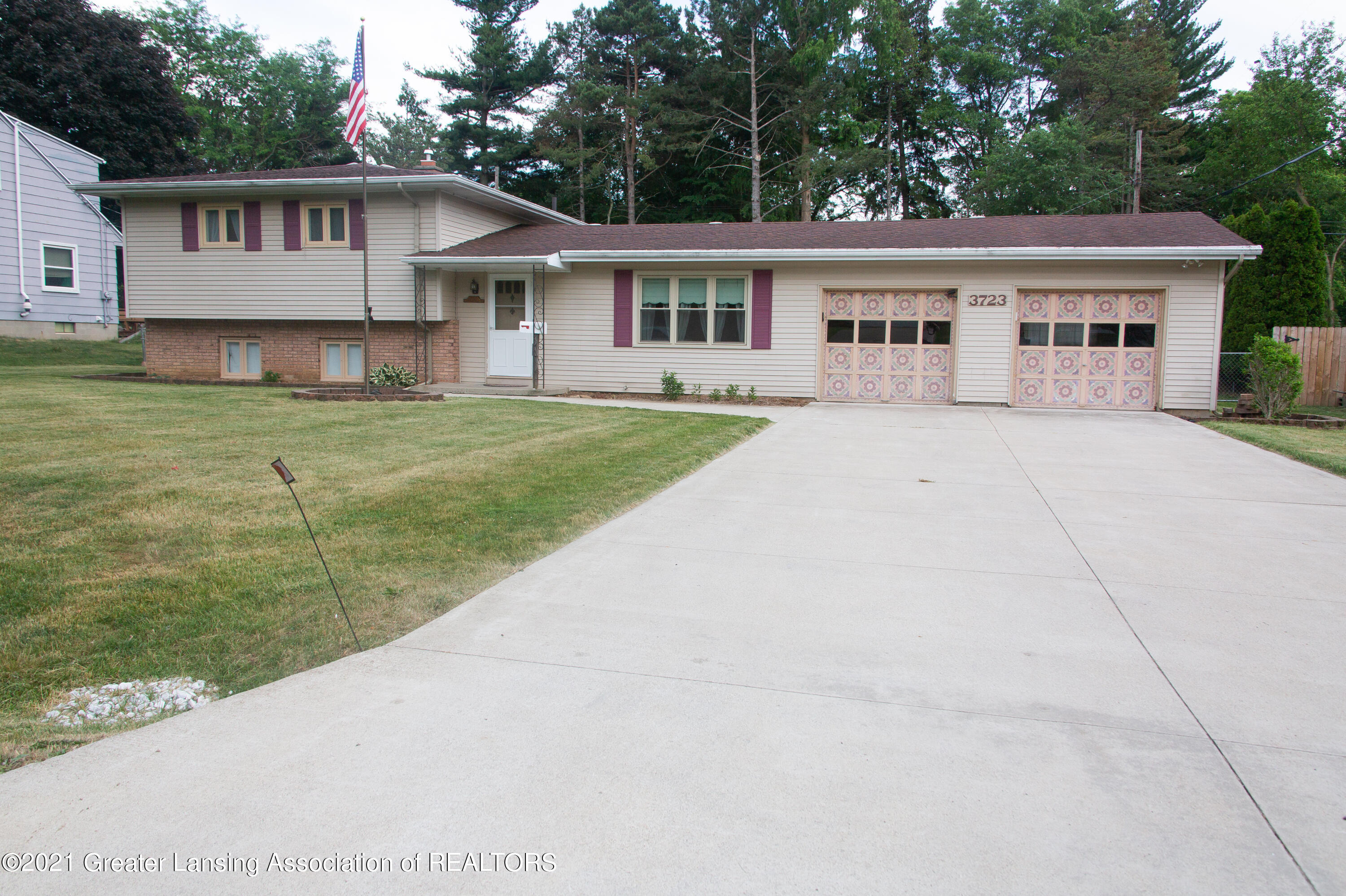 3723 Ridgefield Road Lansing, MI 48906 - Photo 3 of 68 IMG_3587