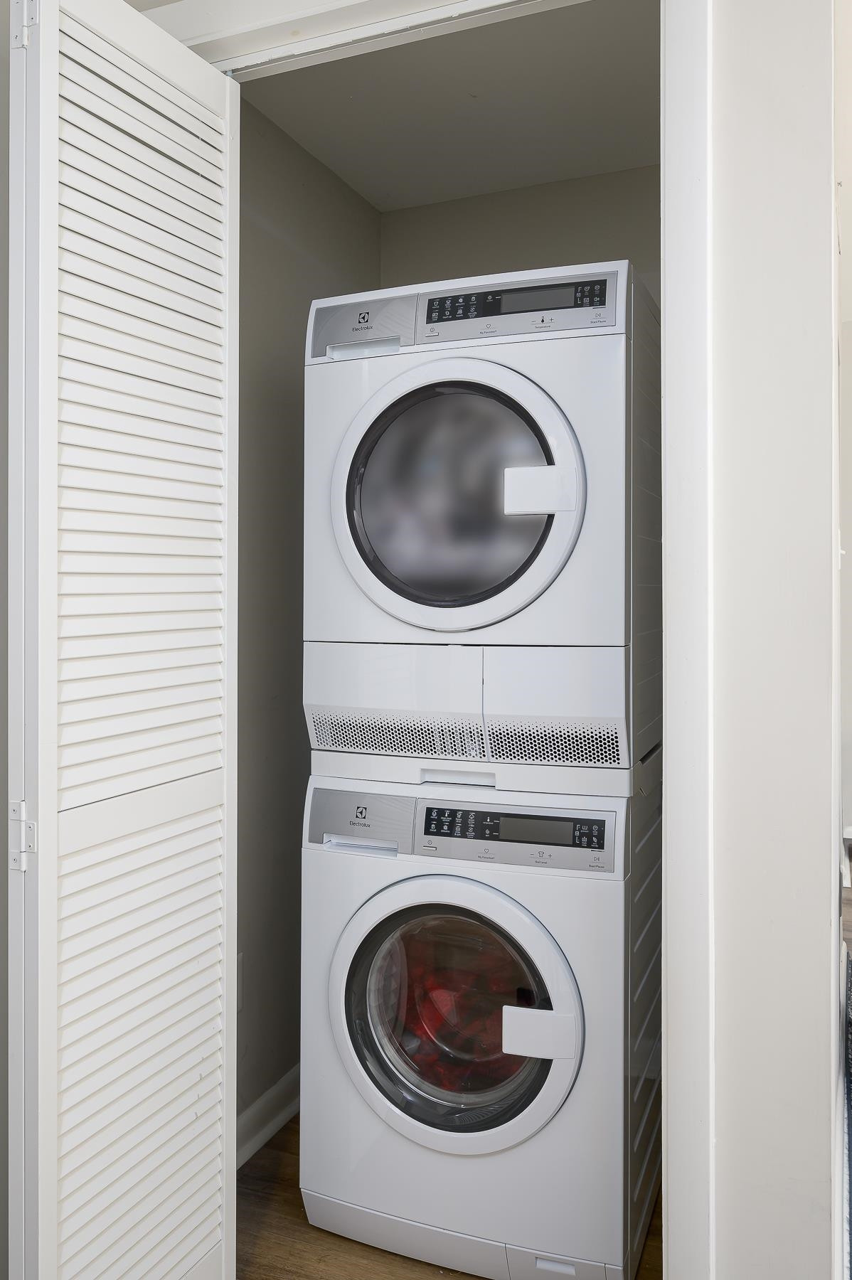 1714 Quail Ridge Road Raleigh, NC 27609 - Photo 15 of 25 a utility room with dryer and washer