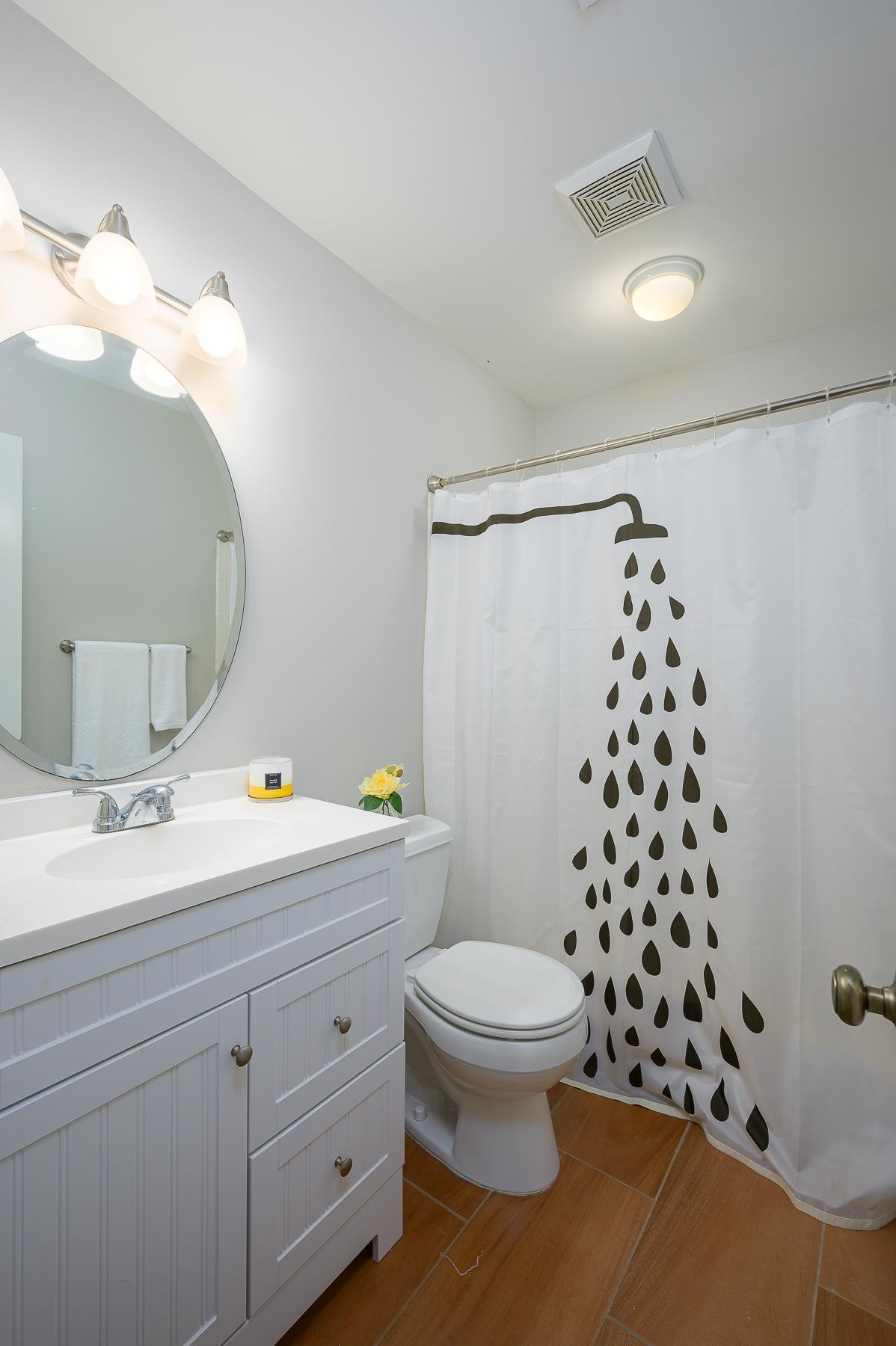 1714 Quail Ridge Road Raleigh, NC 27609 - Photo 23 of 25 a bathroom with a sink mirror and a toilet