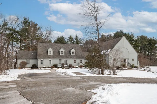 $295,000 | 107 Glengarry Drive, Unit 107, Stratham, NH 03885