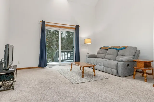 $295,000 | 107 Glengarry Drive, Unit 107, Stratham, NH 03885