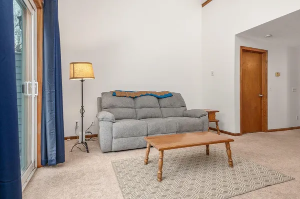 $295,000 | 107 Glengarry Drive, Unit 107, Stratham, NH 03885