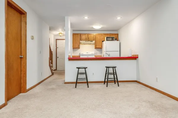 $295,000 | 107 Glengarry Drive, Unit 107, Stratham, NH 03885