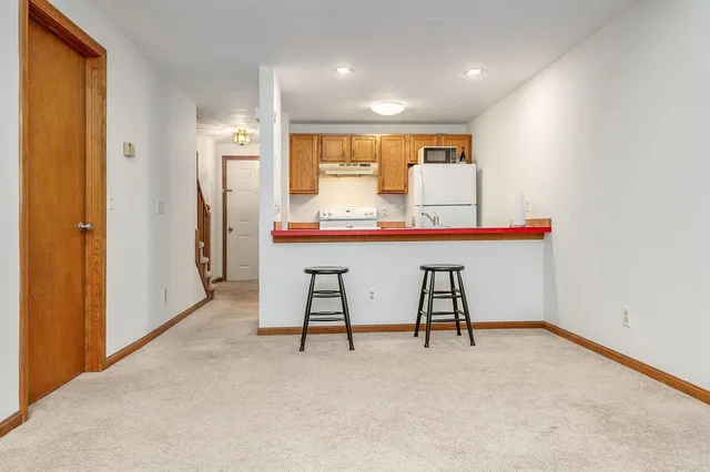 $295,000 | 107 Glengarry Drive, Unit 107, Stratham, NH 03885