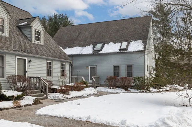 $295,000 | 107 Glengarry Drive, Unit 107, Stratham, NH 03885