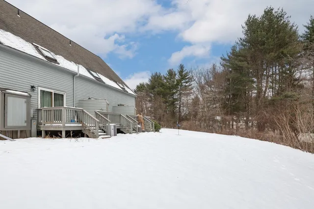 $295,000 | 107 Glengarry Drive, Unit 107, Stratham, NH 03885