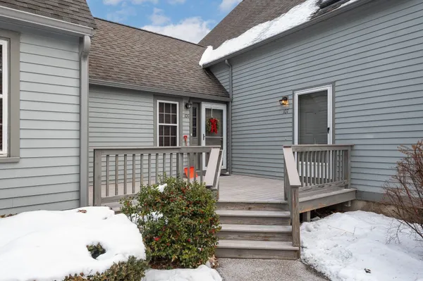 $295,000 | 107 Glengarry Drive, Unit 107, Stratham, NH 03885