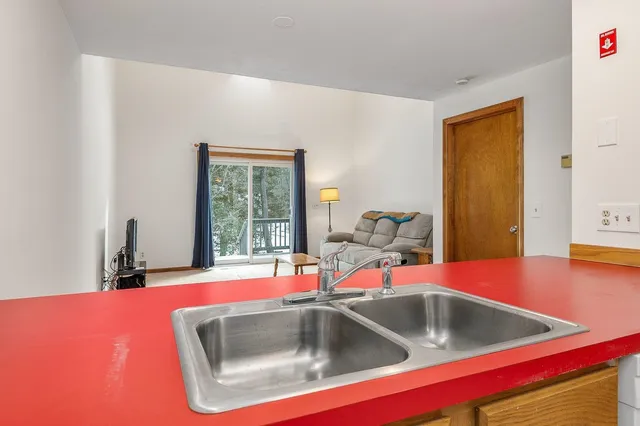 $295,000 | 107 Glengarry Drive, Unit 107, Stratham, NH 03885