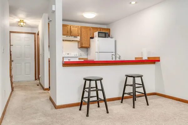 $295,000 | 107 Glengarry Drive, Unit 107, Stratham, NH 03885