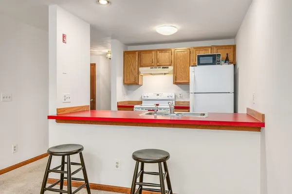 $295,000 | 107 Glengarry Drive, Unit 107, Stratham, NH 03885