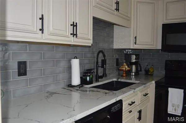 $158,000 | 10697 Carroll Wood Way, St. Louis, MO 63128