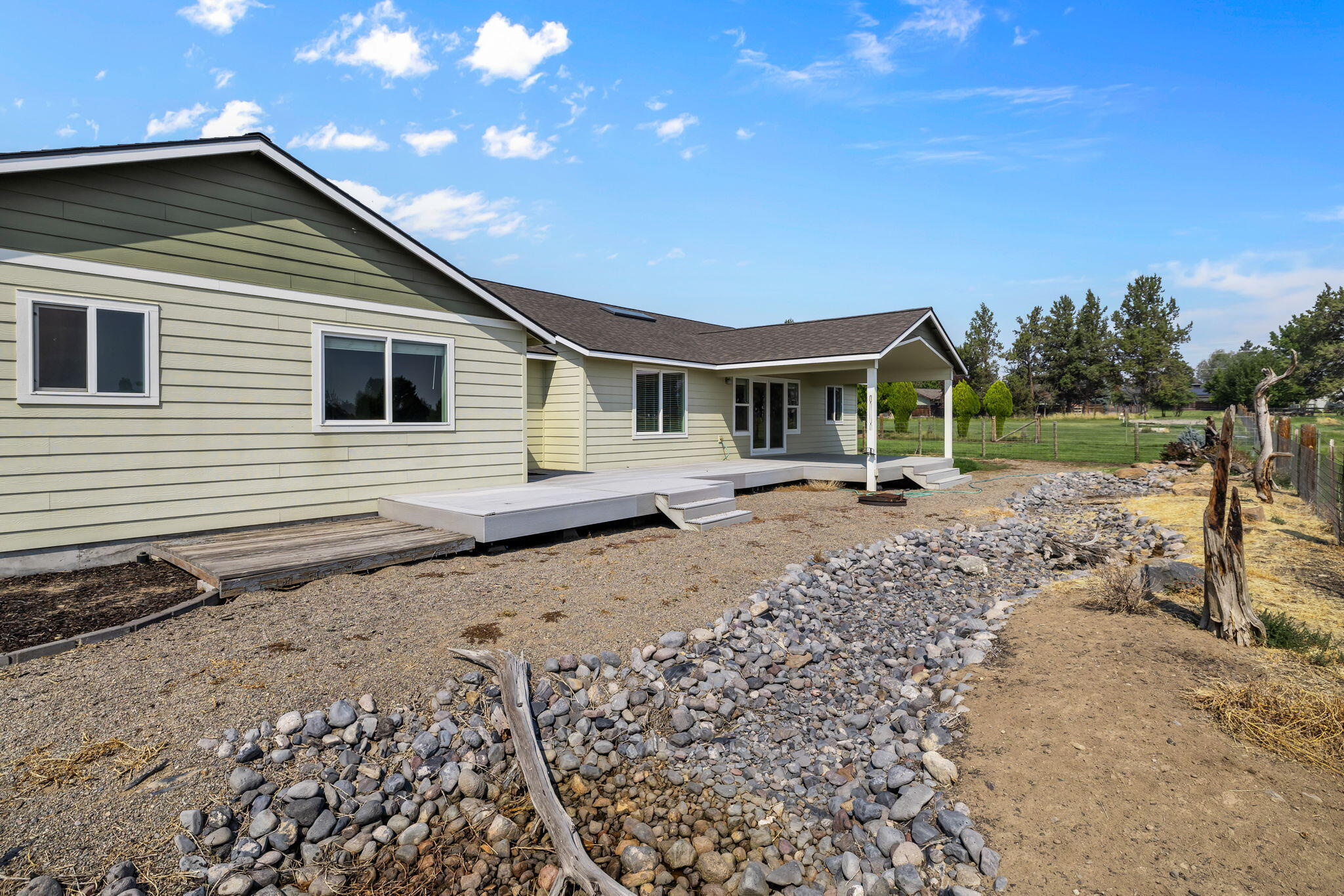 64954 Hunnell Road Bend, OR 97703 - Photo 36 of 53 2024_09_04_64954_hunnell_road-37