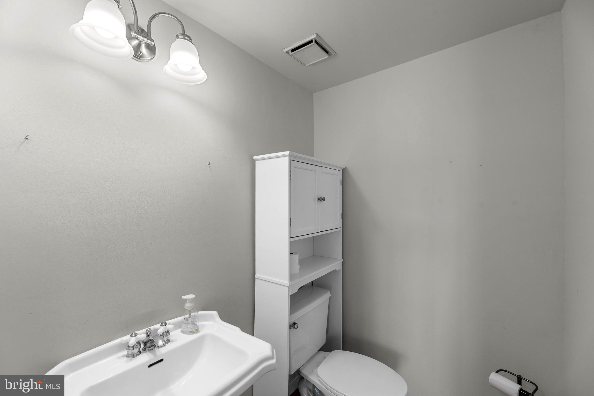 786 Hollow Road Ellicott City, MD 21043 - Photo 11 of 27 Powder Room