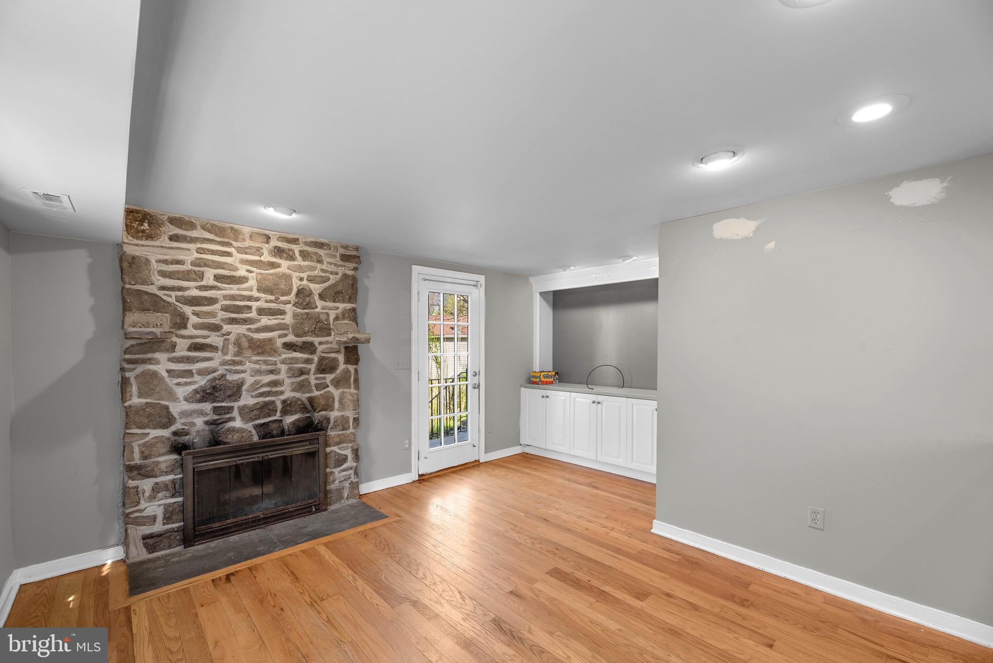 786 Hollow Road Ellicott City, MD 21043 - Photo 8 of 27 Living Area