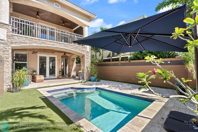 1215 Northeast 1st St Unit 1215  