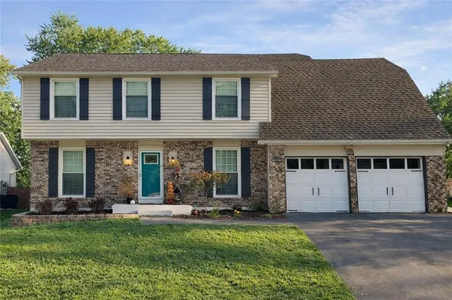 $440,000 | 1701 East Sheridan Bridge Lane, Olathe, KS 66062